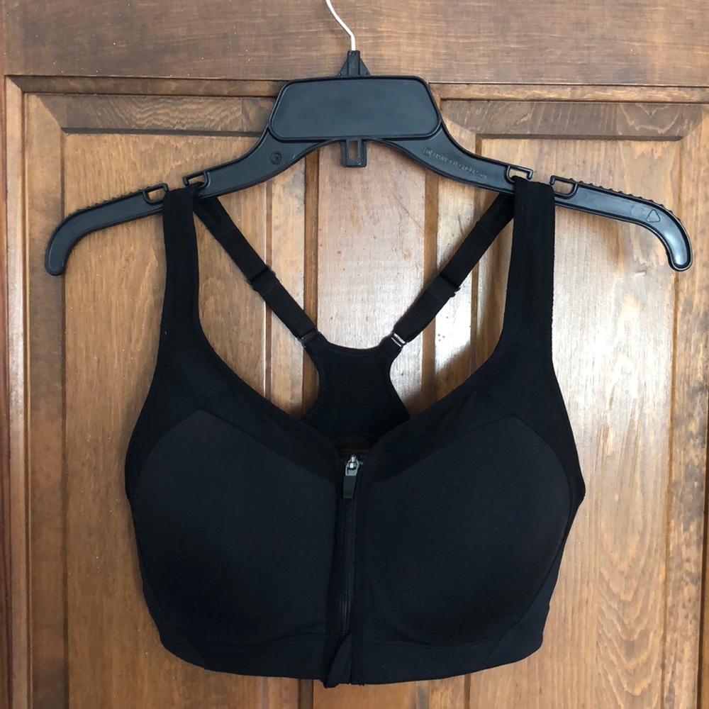 Black sports bra